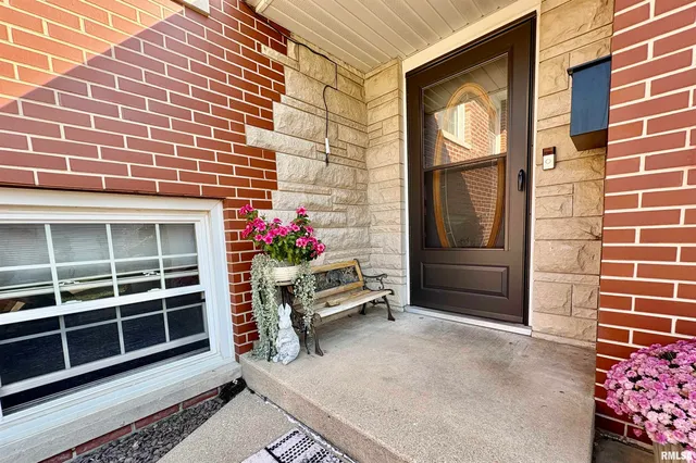 $169,900 | 508 North Webster Avenue, Jacksonville, IL 62650