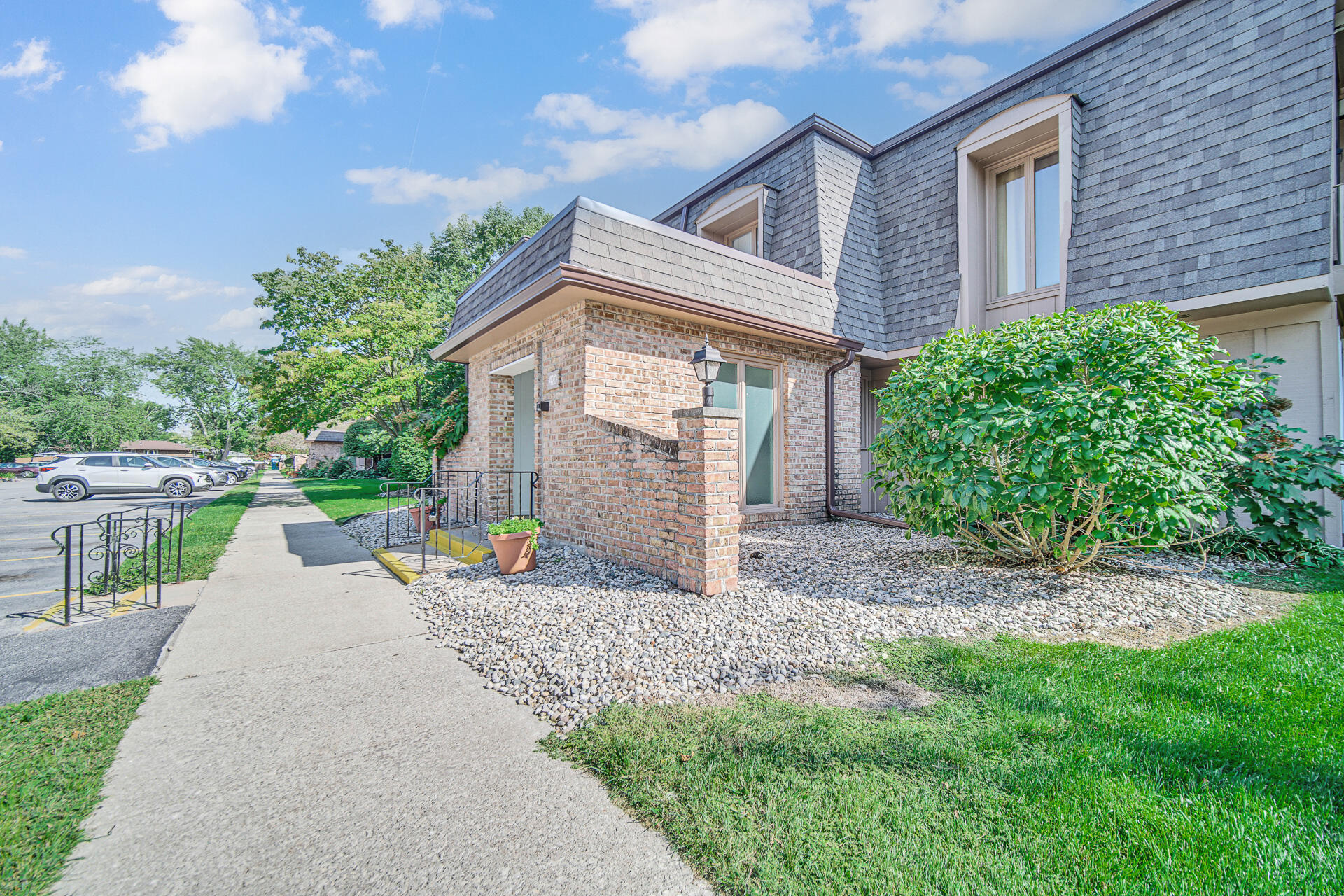 420 Old Stone Road, Unit H4 Munster, IN 46321 - Photo 2 of 22 1920x1280