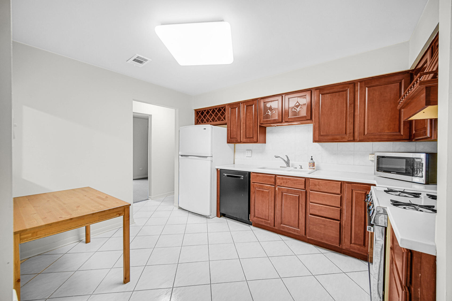 420 Old Stone Road, Unit H4 Munster, IN 46321 - Photo 8 of 22 1920x1280