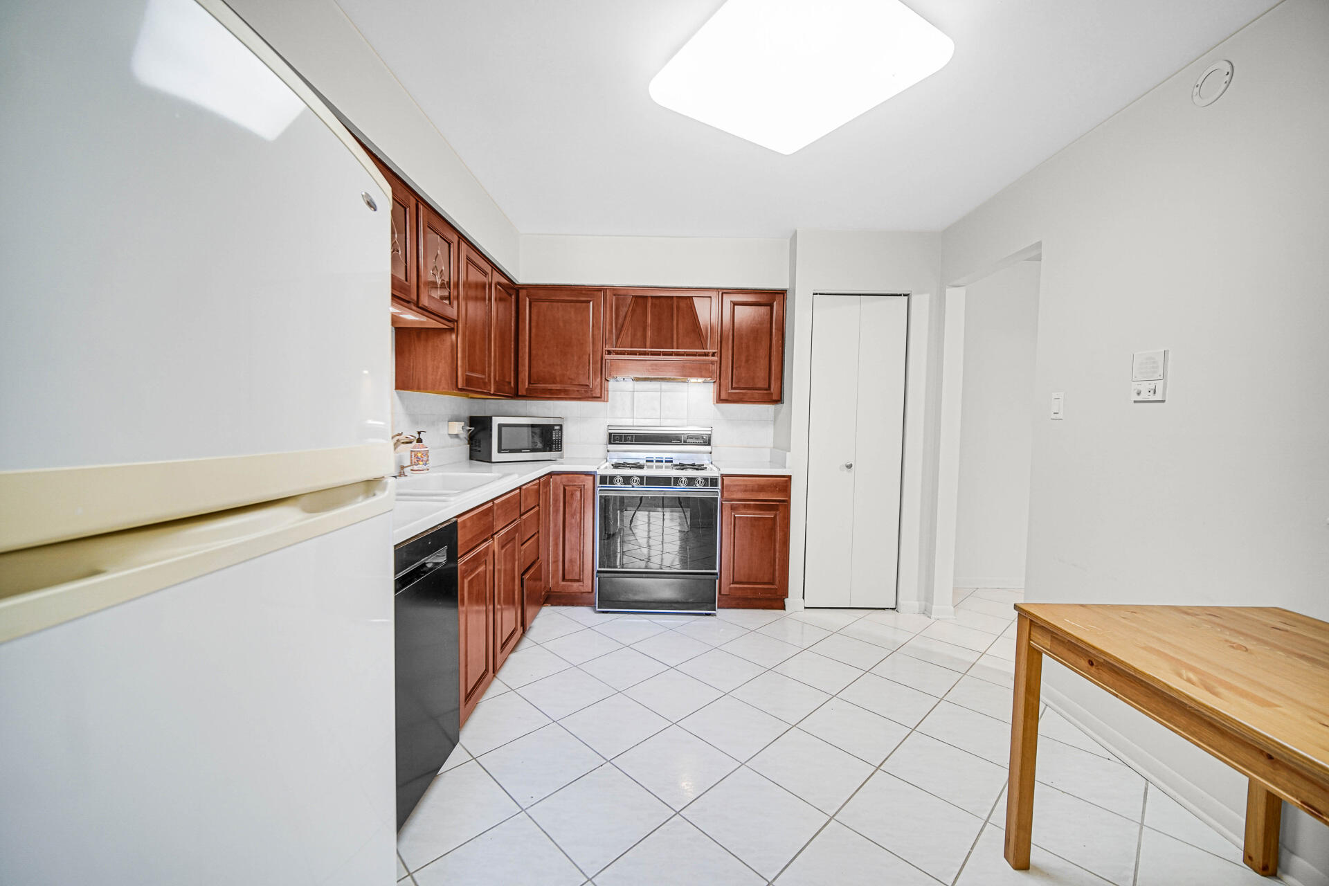420 Old Stone Road, Unit H4 Munster, IN 46321 - Photo 10 of 22 1920x1280
