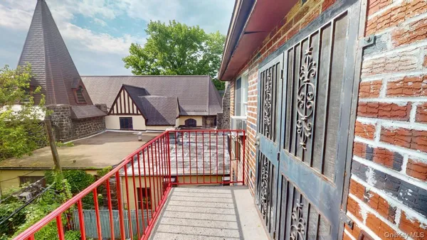 $2,695 | 85-18 Lefferts Boulevard, Unit 3R | Kew Gardens