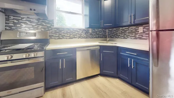 $2,695 | 85-18 Lefferts Boulevard, Unit 3R | Kew Gardens