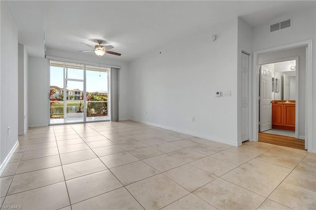 a view of an entryway with a livingroom