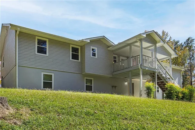 a view of a house with a yard and plants