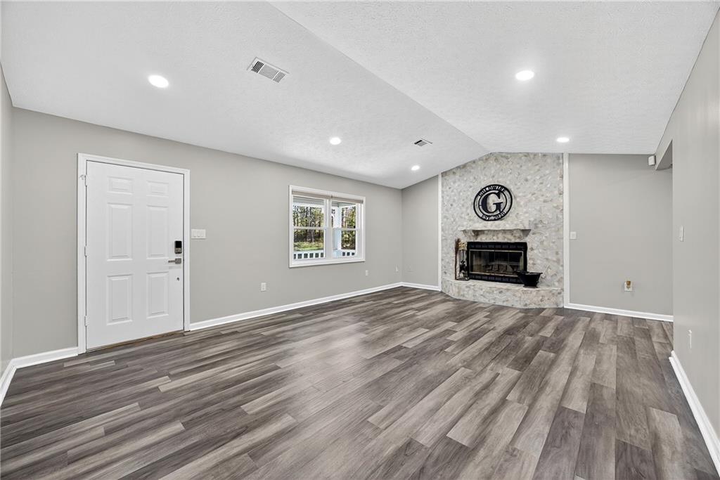 146 Highview Road Southeast Milledgeville, GA 31061 - Photo 5 of 30 a view of livingroom with washer and dryer