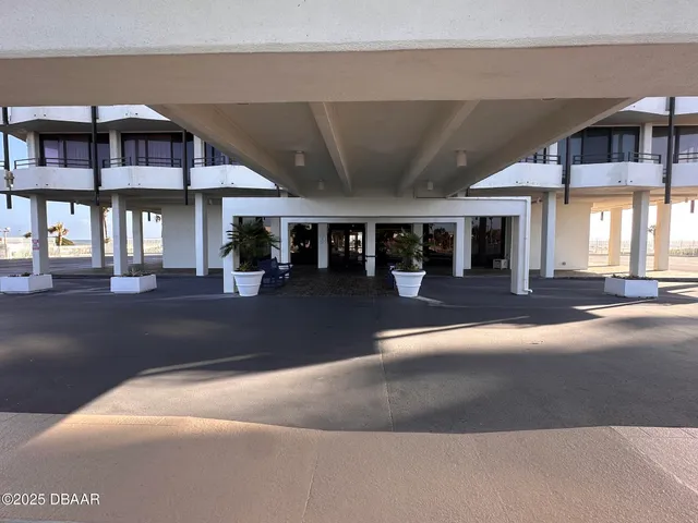 $3,200 | 2900 North Atlantic Avenue, Unit 405, Daytona Beach, FL 32118