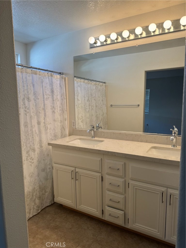 25709 Holiday Circle, Unit A Stevenson Ranch, CA 91381 - Photo 4 of 7