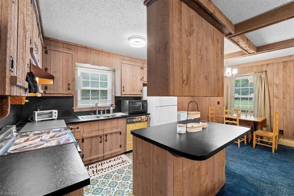 7630 Doggett Road Browns Summit, NC 27214 - Photo 9 of 41