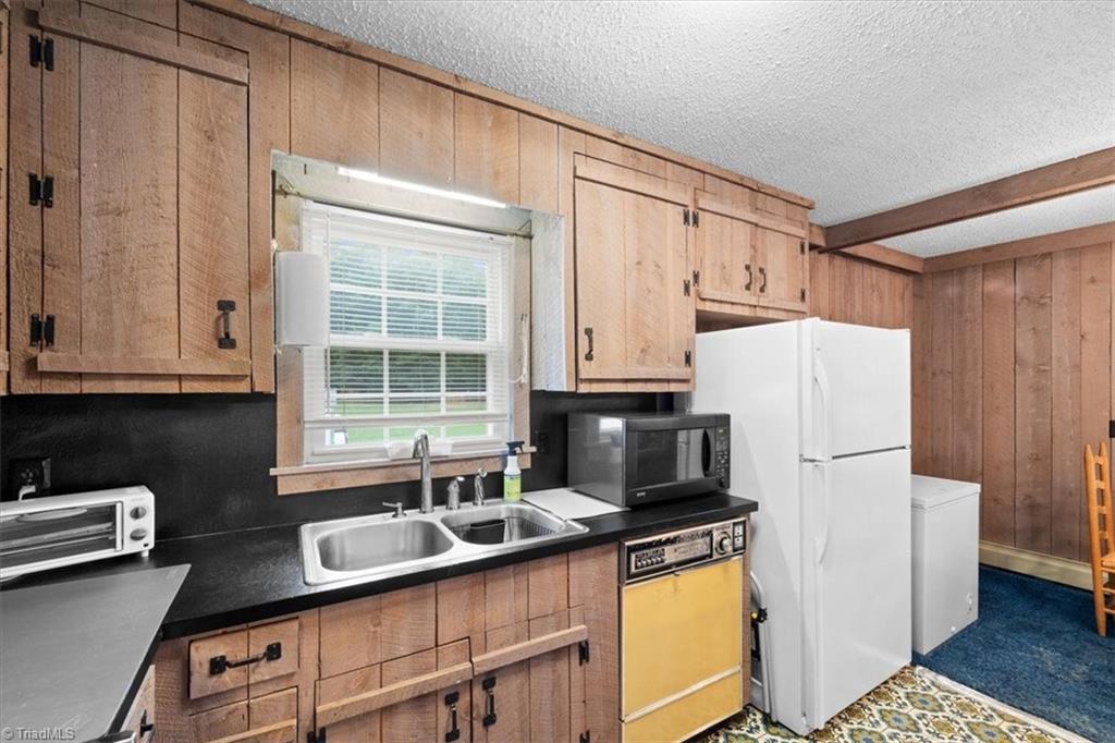 7630 Doggett Road Browns Summit, NC 27214 - Photo 10 of 41