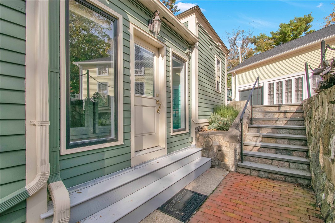 367 Benefit Street, Unit 3 Providence, RI 02903 - Photo 23 of 26 Breezeway/laundry area provide additional entry/egress