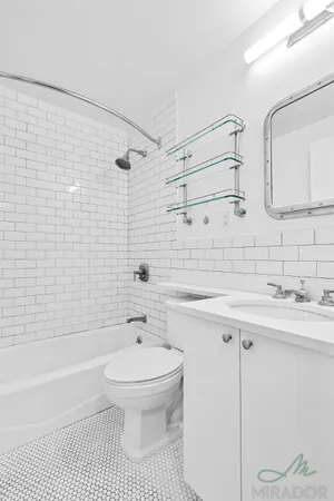 $4,700 | 330 East 39th Street, Unit 22G | Murray Hill