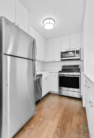 $4,700 | 330 East 39th Street, Unit 22G | Murray Hill