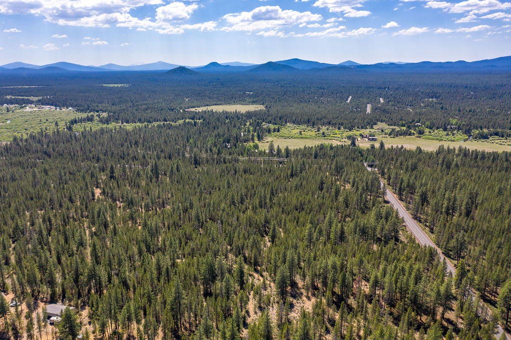 17605 Vandevert Road Bend, OR 97707 - Photo 12 of 34 12