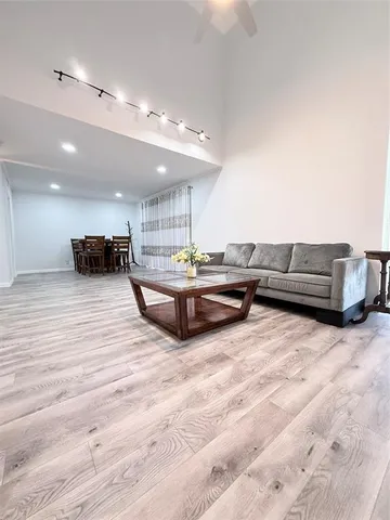 $189,900 | 576 East Avenue J, Unit B, Grand Prairie, TX 75050