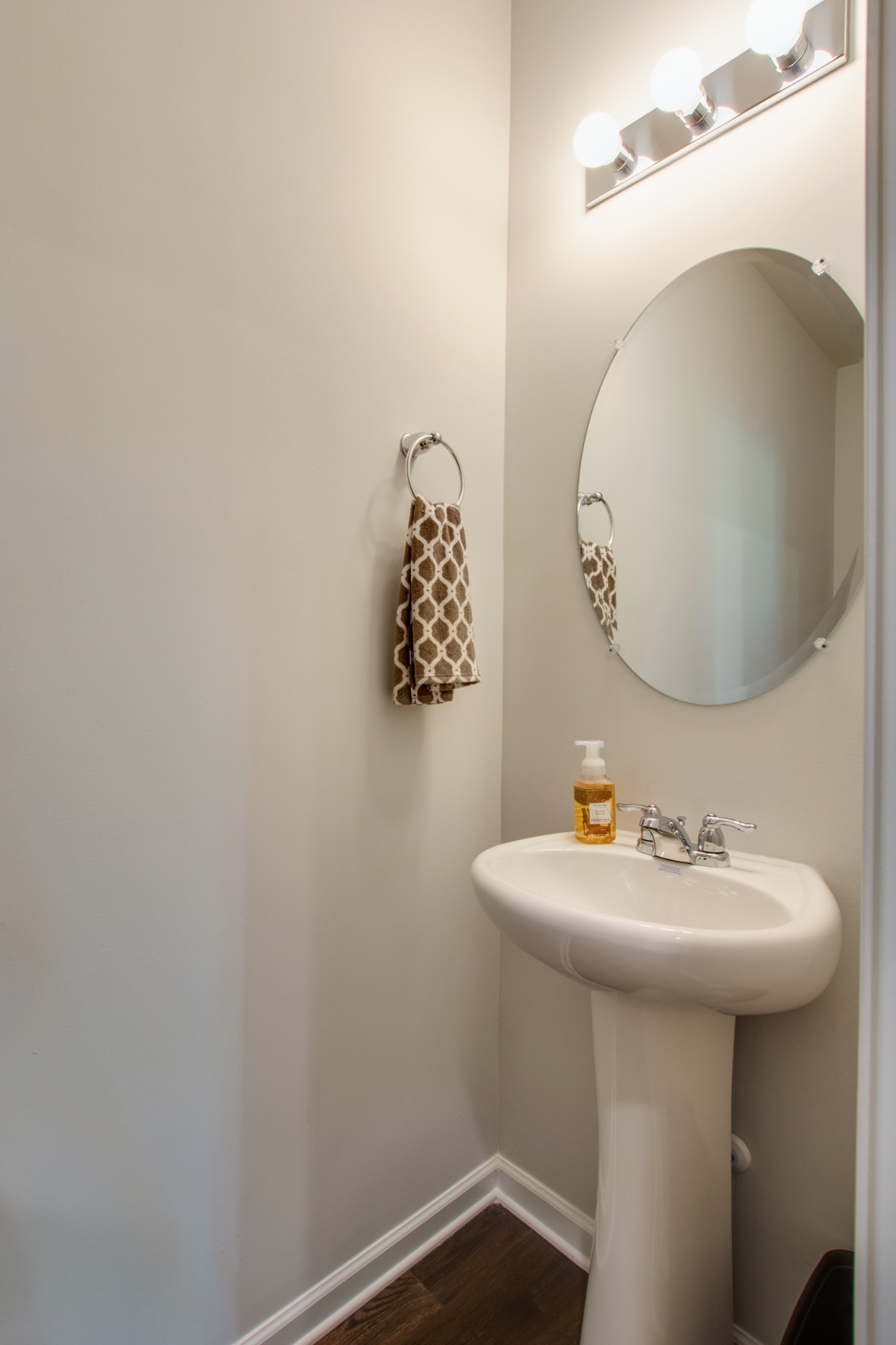 642 Longtail Lane Lebanon, TN 37090 - Photo 15 of 29 a bathroom with a sink a mirror and vanity