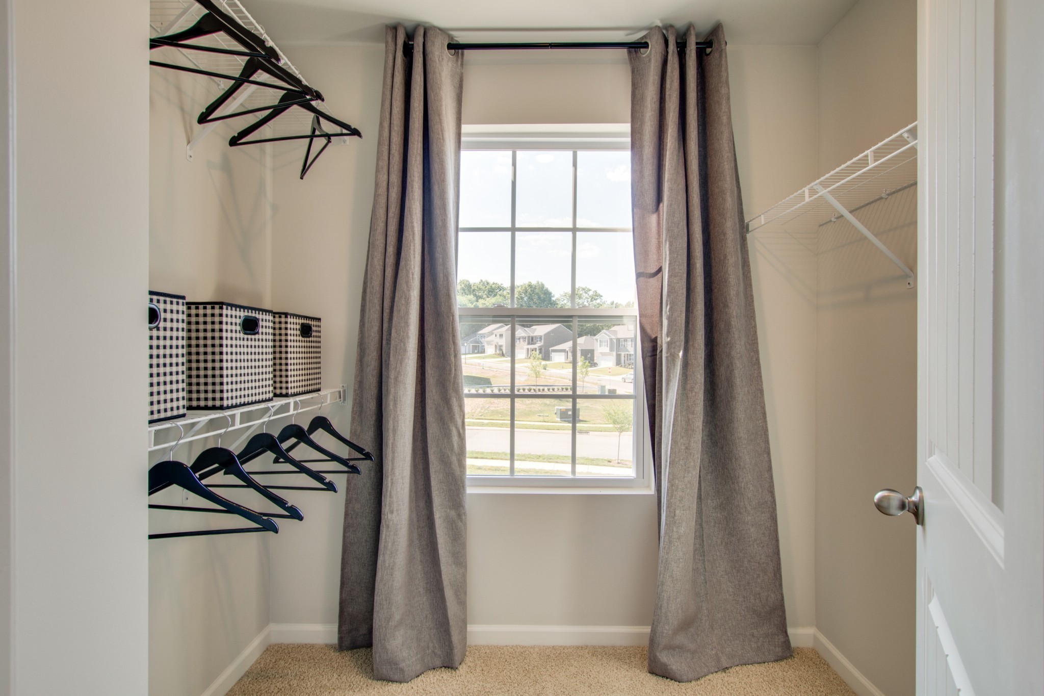 642 Longtail Lane Lebanon, TN 37090 - Photo 19 of 29 a view of small space with wooden floor and windows