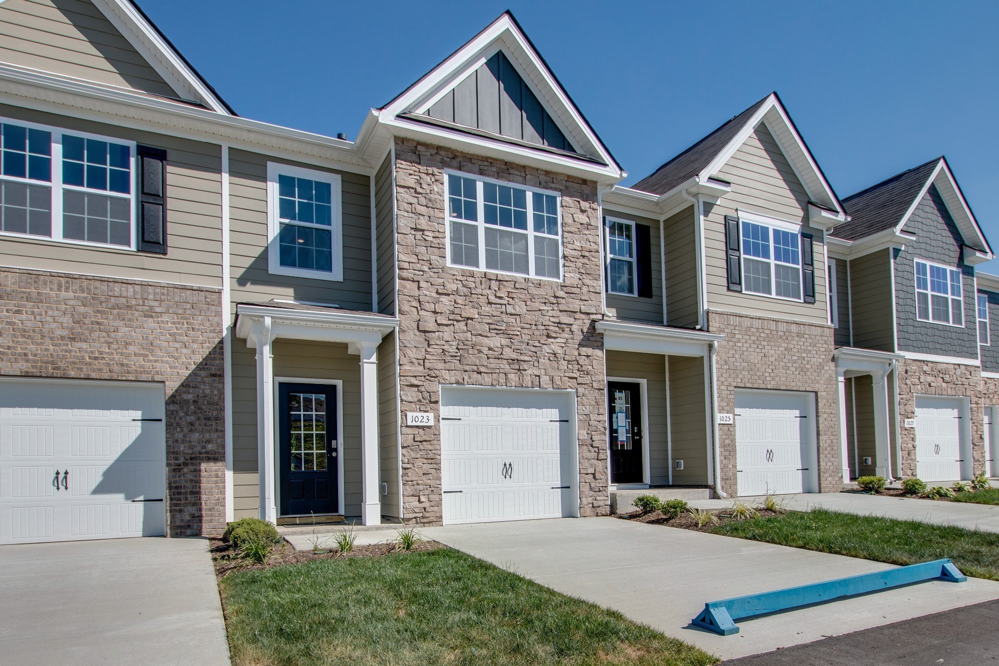 642 Longtail Lane Lebanon, TN 37090 - Photo 5 of 29 a front view of a house with yard