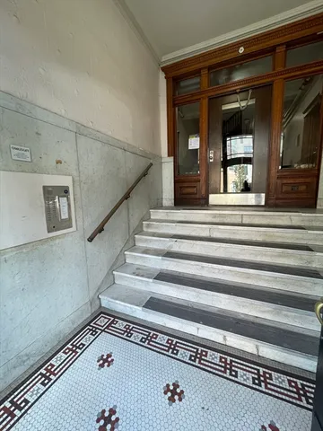 a view of entryway and kitchen