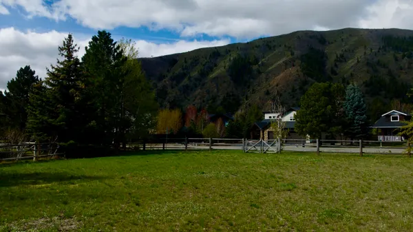 $395,000 | 1240 2nd Avenue North, Hailey, ID 83333