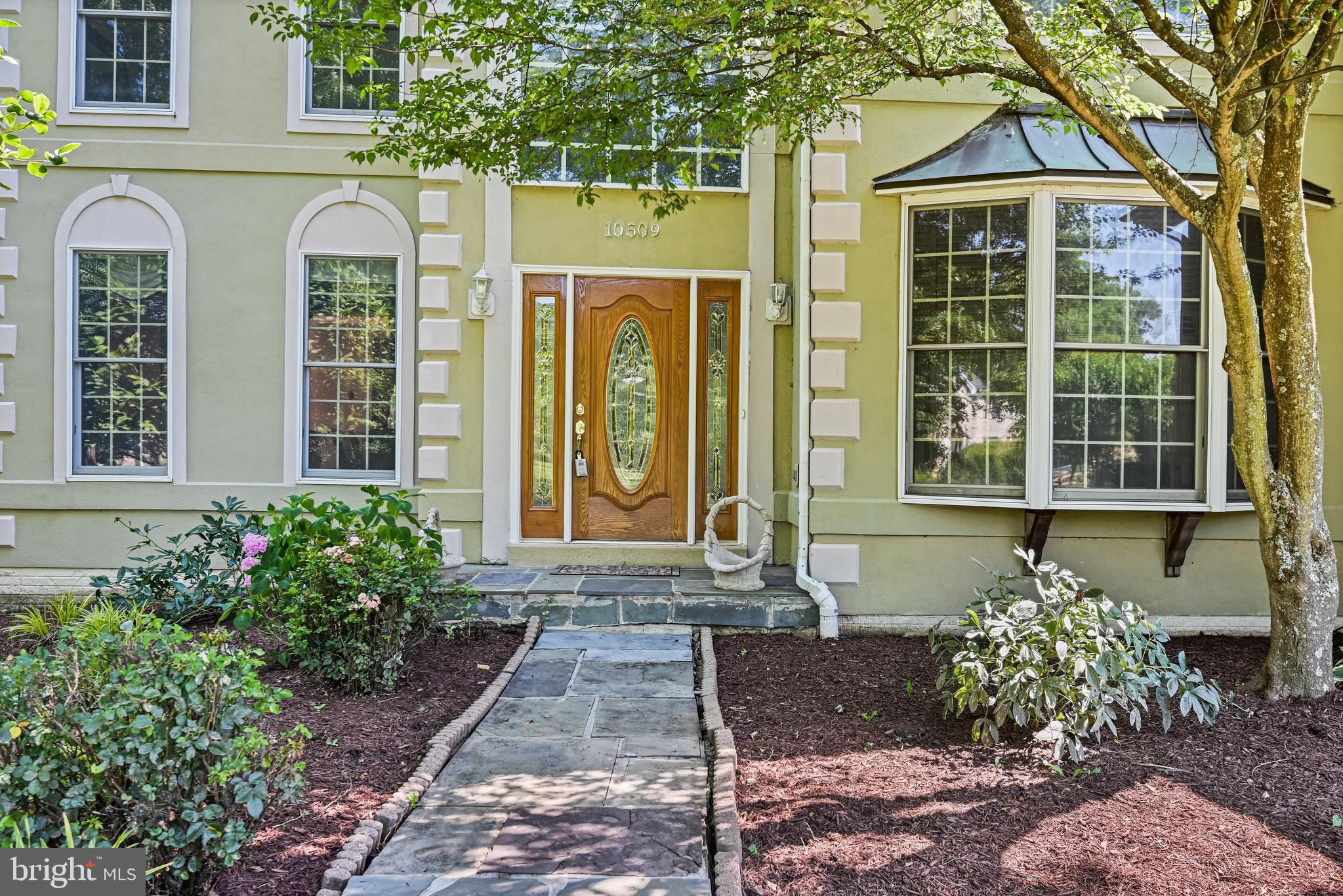 10509 Dunn Meadow Road Vienna, VA 22182 - Photo 2 of 81 a front view of a house with a yard
