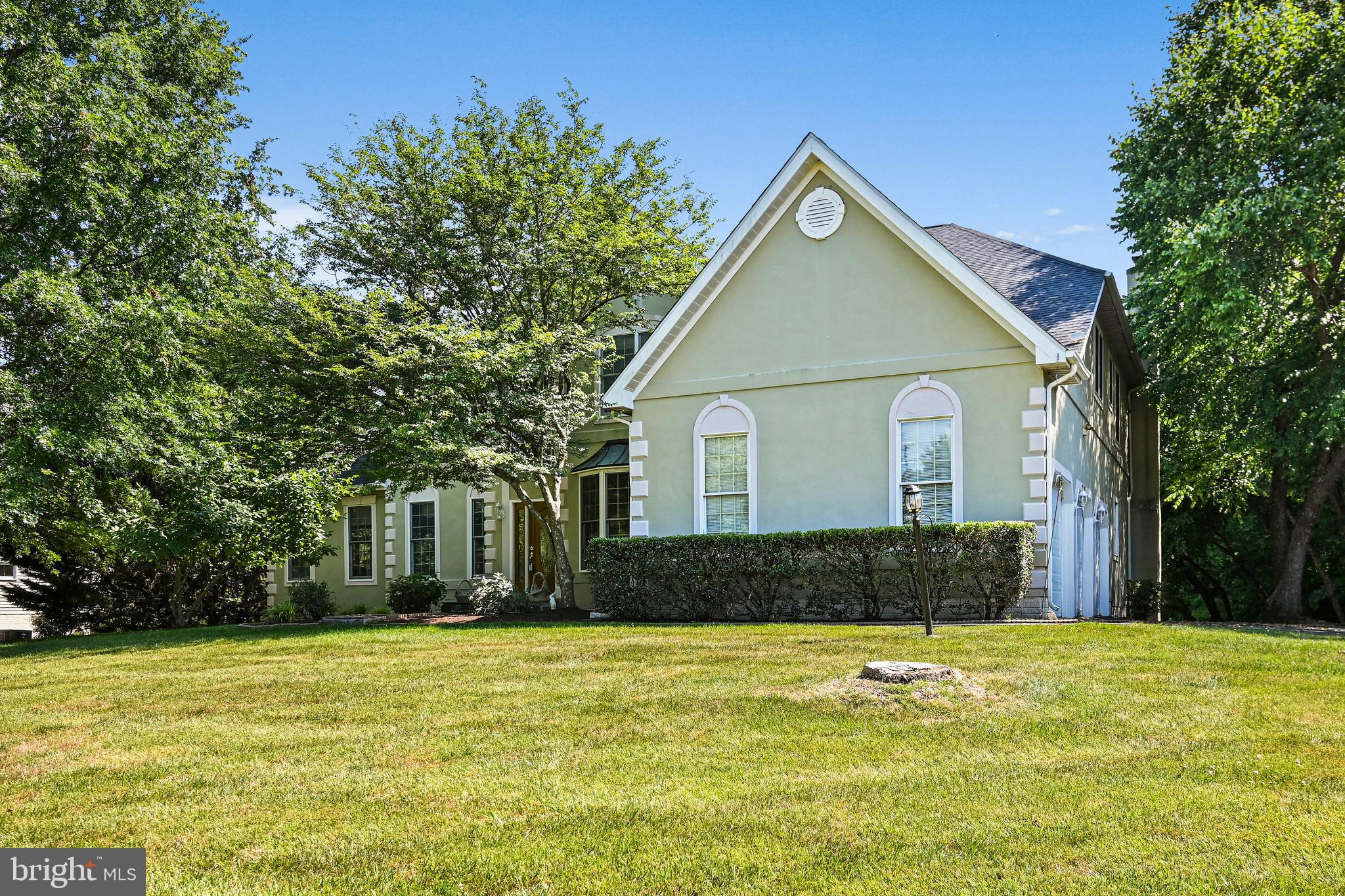 10509 Dunn Meadow Road Vienna, VA 22182 - Photo 3 of 81 Three car side loading garage