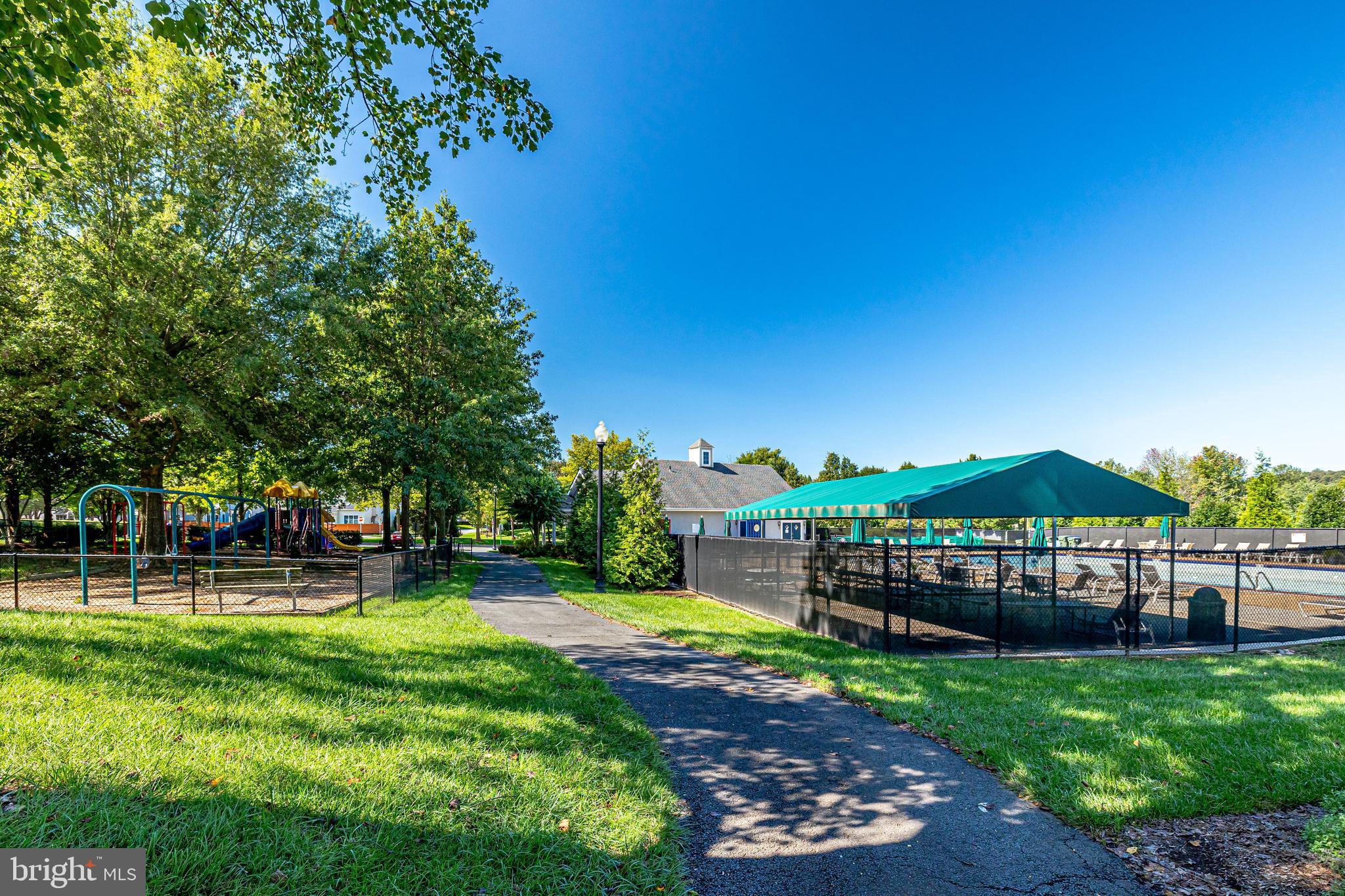10509 Dunn Meadow Road Vienna, VA 22182 - Photo 79 of 81 a view of a garden with a house in the background