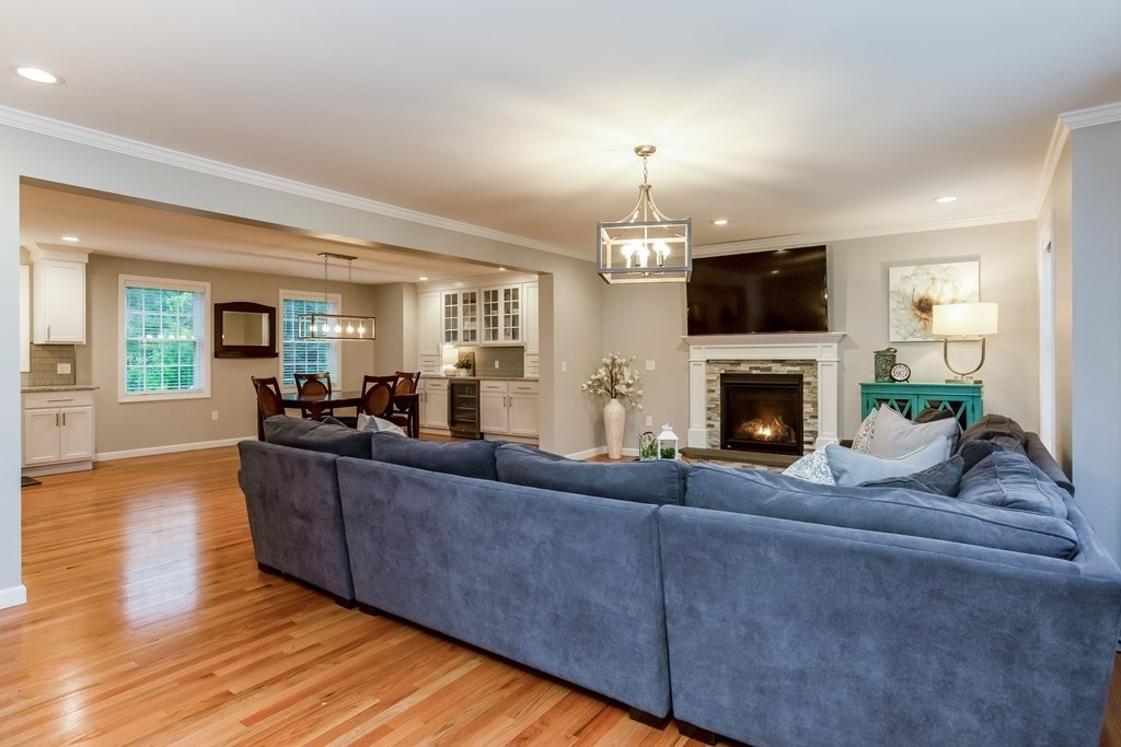 14 Peach Tree Road East Longmeadow, MA 01028 - Photo 5 of 40 Gallery Image 5