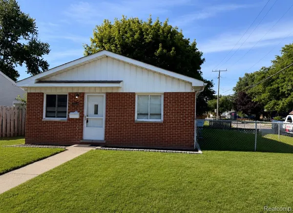 $179,990 | 1704 East Meyers Avenue, Hazel Park, MI 48030