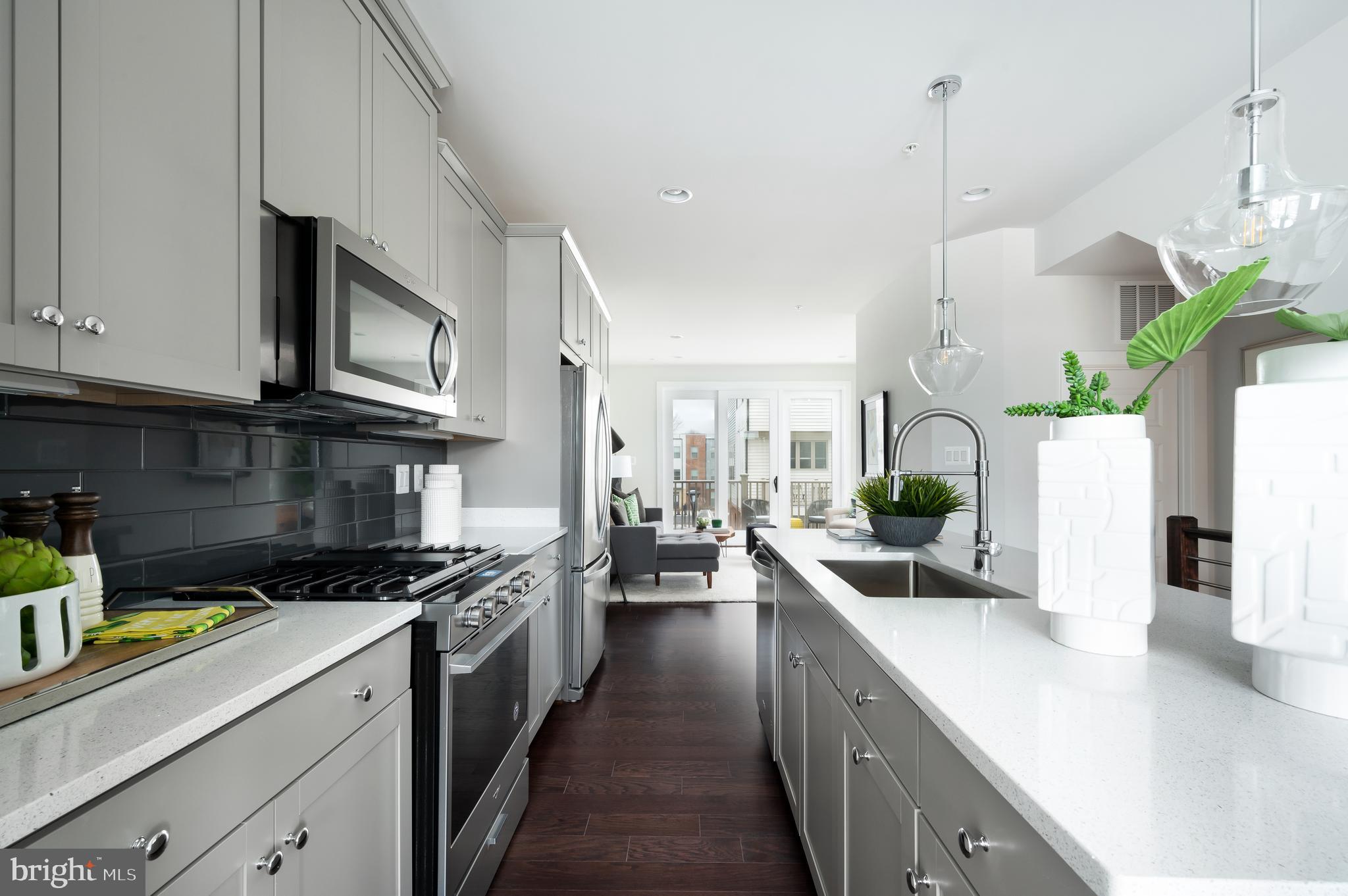 5116 Randolph Road Rockville, MD 20852 - Photo 5 of 14 Photo of decorated Henson model