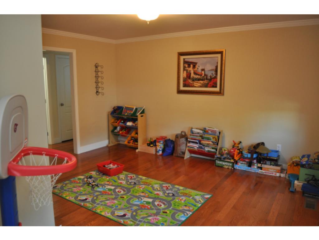 114 Lawrence Corner Road Pelham, NH 03076 - Photo 24 of 36