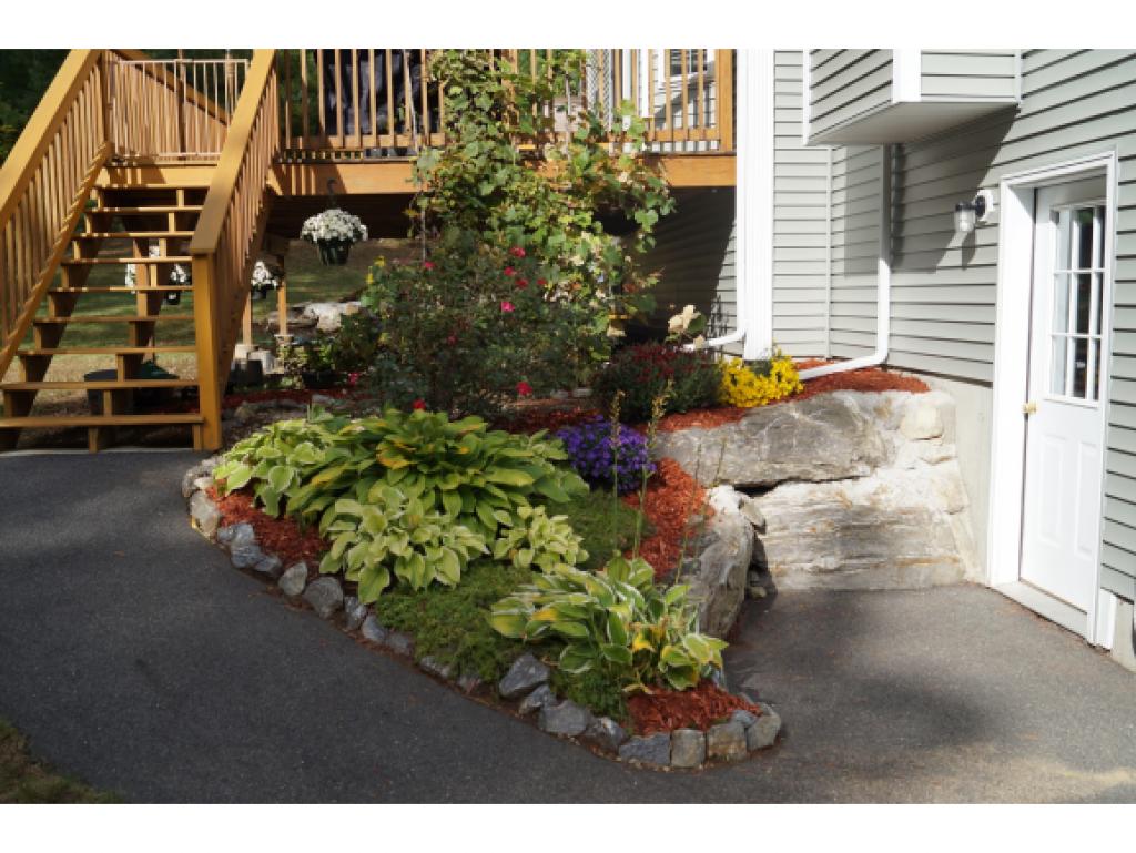 114 Lawrence Corner Road Pelham, NH 03076 - Photo 4 of 36