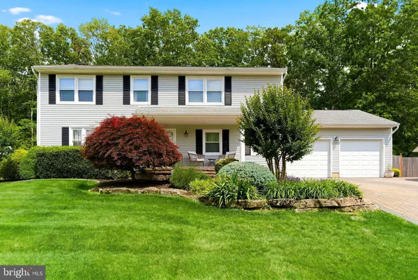 $775,000 | 16 Redwood Drive, Toms River, NJ 08753