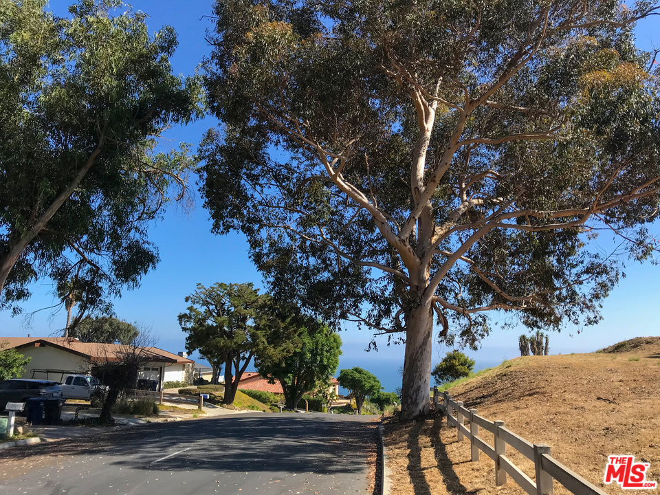 20734 Las Flores Mesa Drive Malibu, CA 90265 - Photo 14 of 23 a front view of a house
