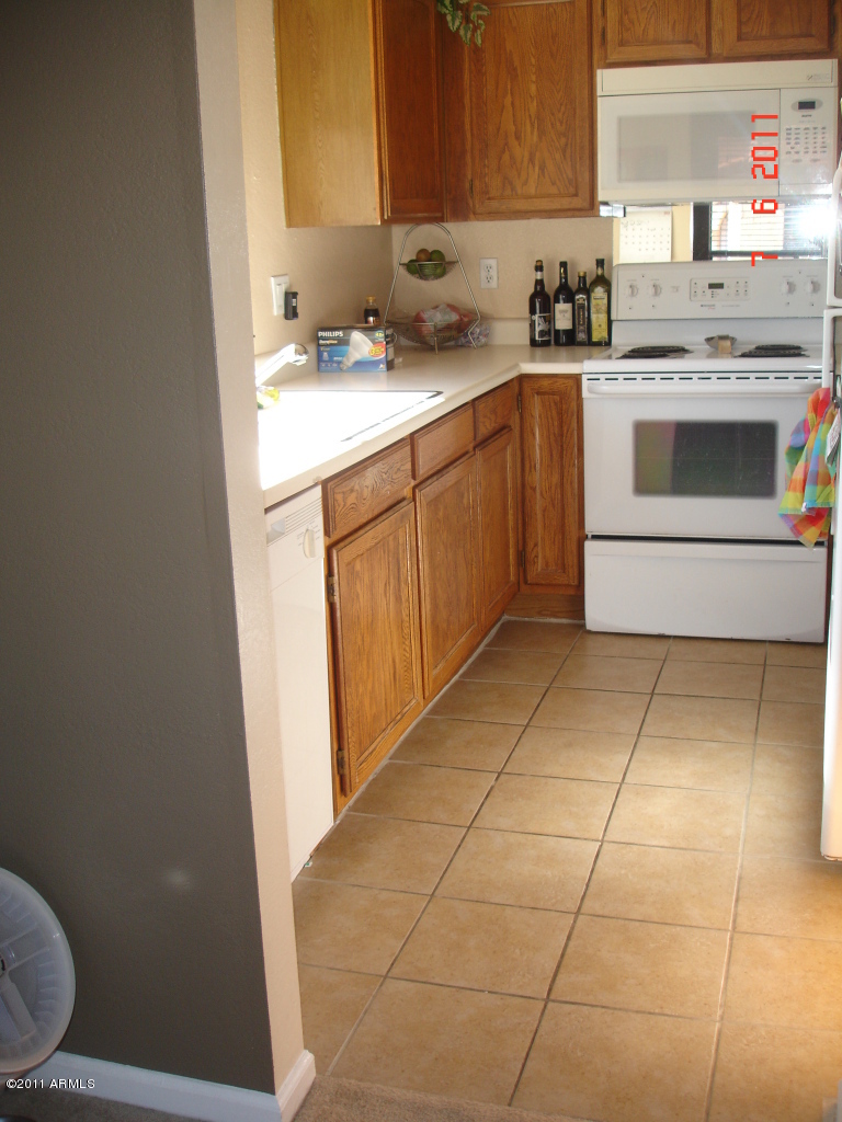 5640 East Bell Road, Unit 1022 Scottsdale, AZ 85254 - Photo 6 of 11 Kitchen