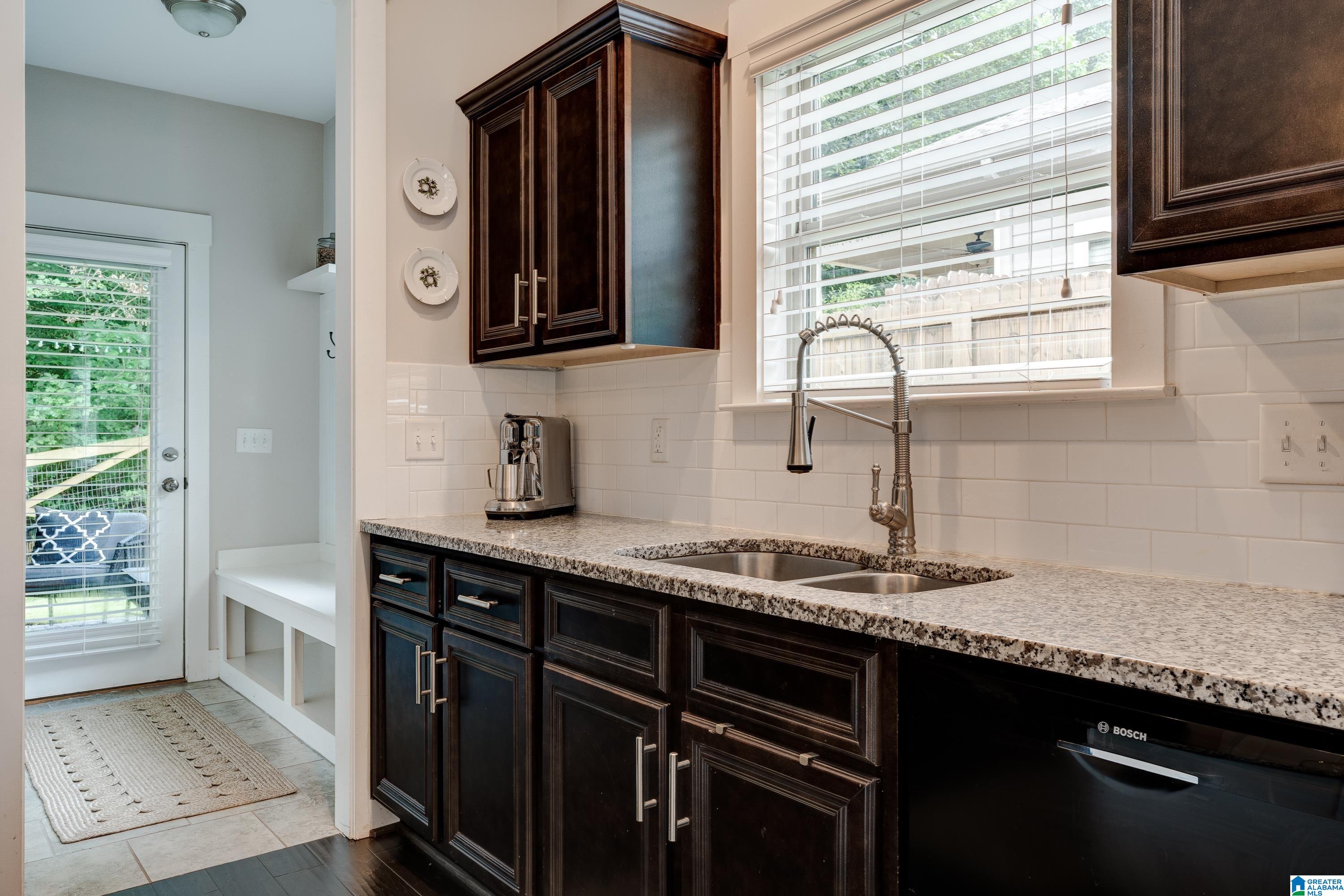 876 Valley Circle Leeds, AL 35094 - Photo 13 of 35