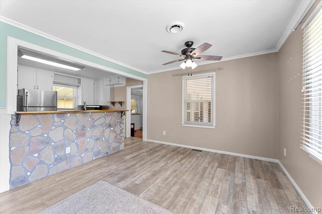 25952 Power Road Farmington Hills, MI 48336 - Photo 5 of 23