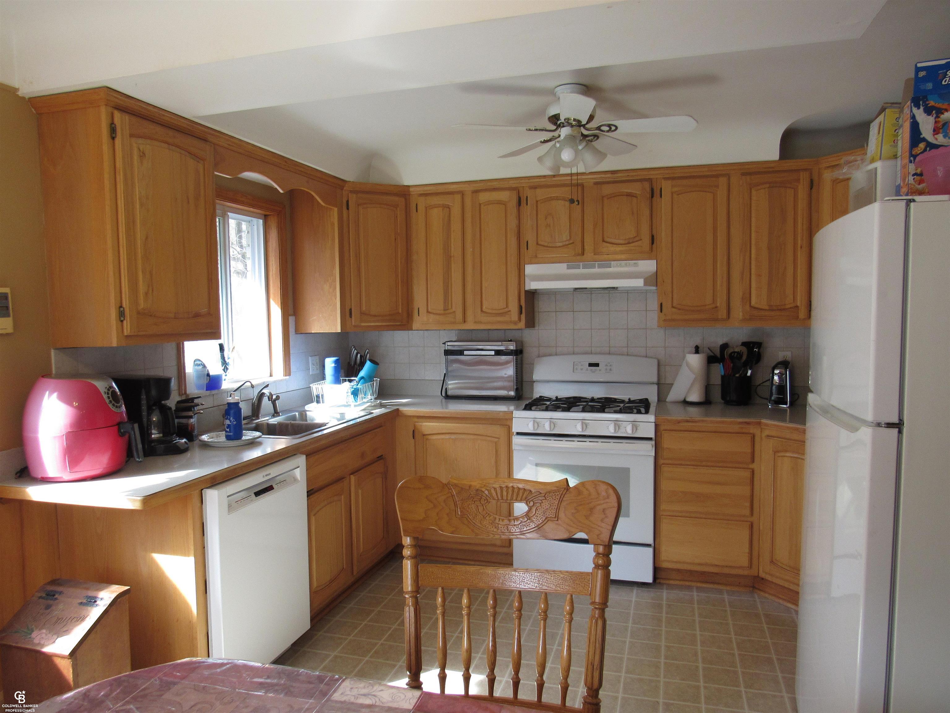 3204 South Van Dyke Road Almont, MI 48003 - Photo 2 of 45 50132354-73814fde-896e-4ffa-921a-1332283f5f0b.JPG