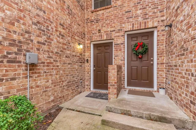 $350,000 | 9731 Wake Bridge Drive, Frisco, TX 75035