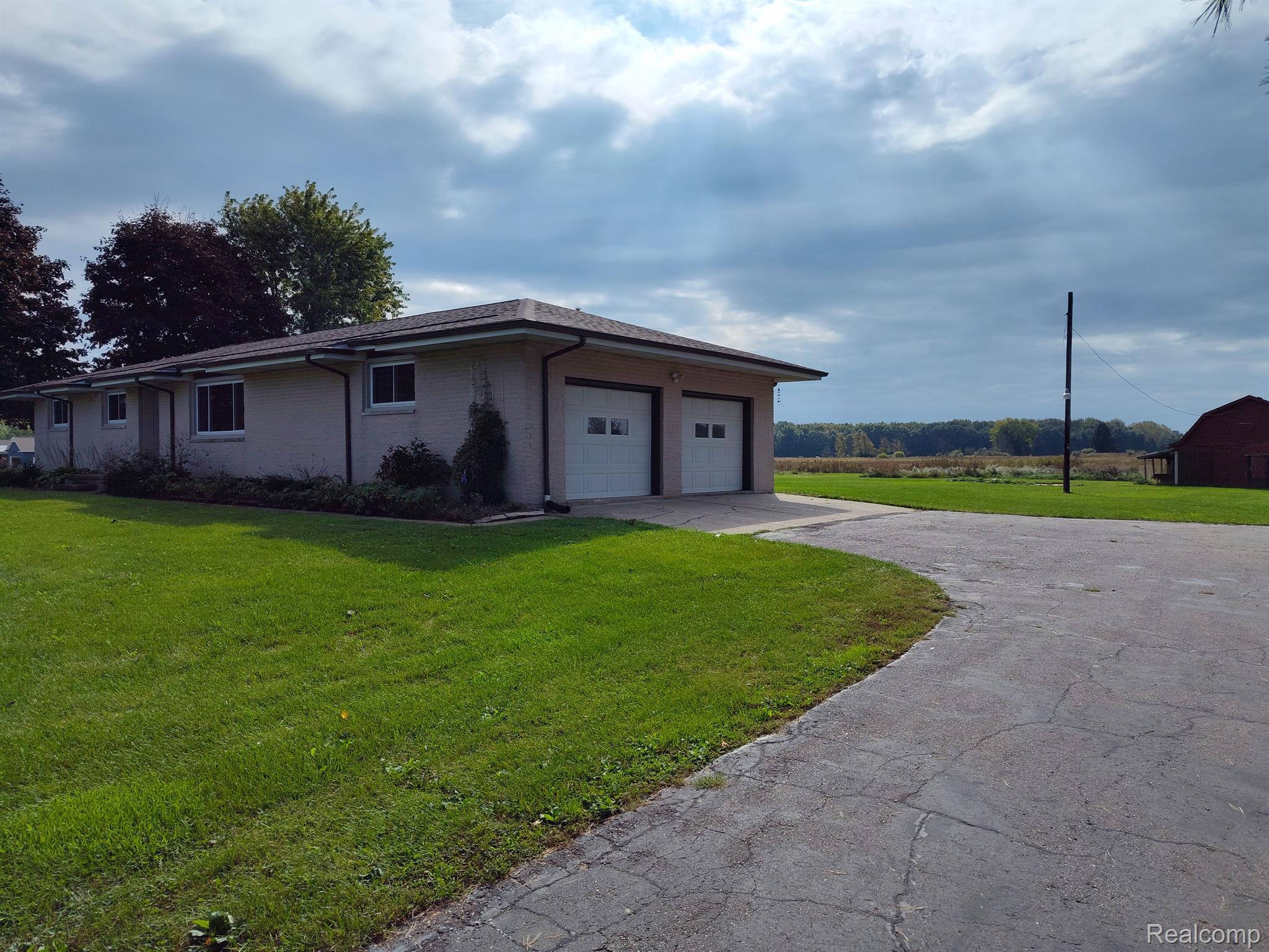 10406 Hill Road Goodrich, MI 48438 - Photo 2 of 21 Gallery Image 2