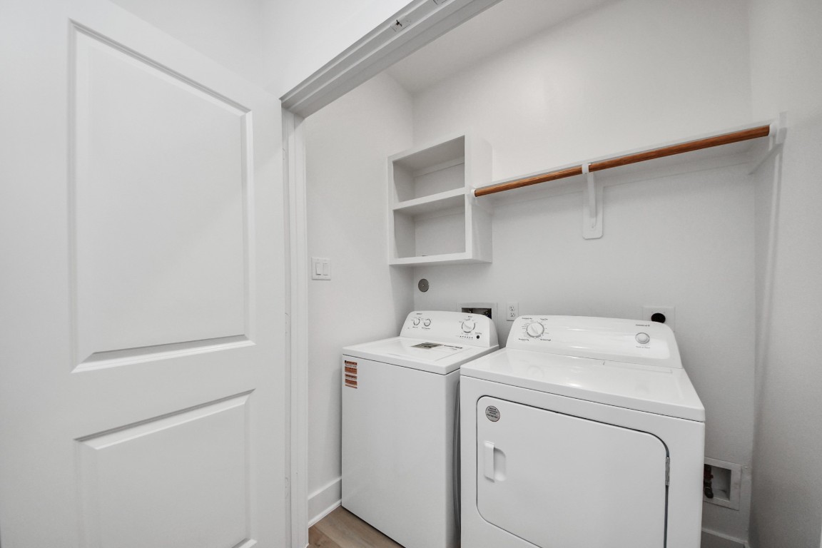 3313 Daphne Street Houston, TX 77021 - Photo 27 of 34 a utility room with dryer and washer