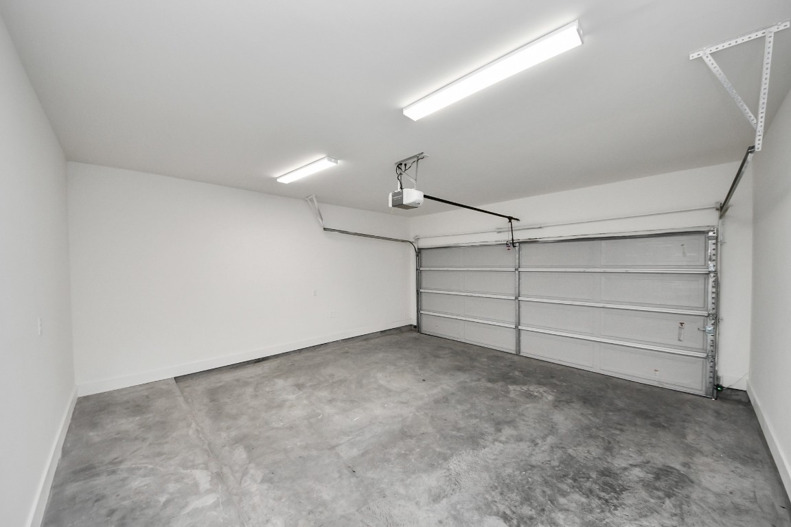 3313 Daphne Street Houston, TX 77021 - Photo 29 of 34 a view of an empty room