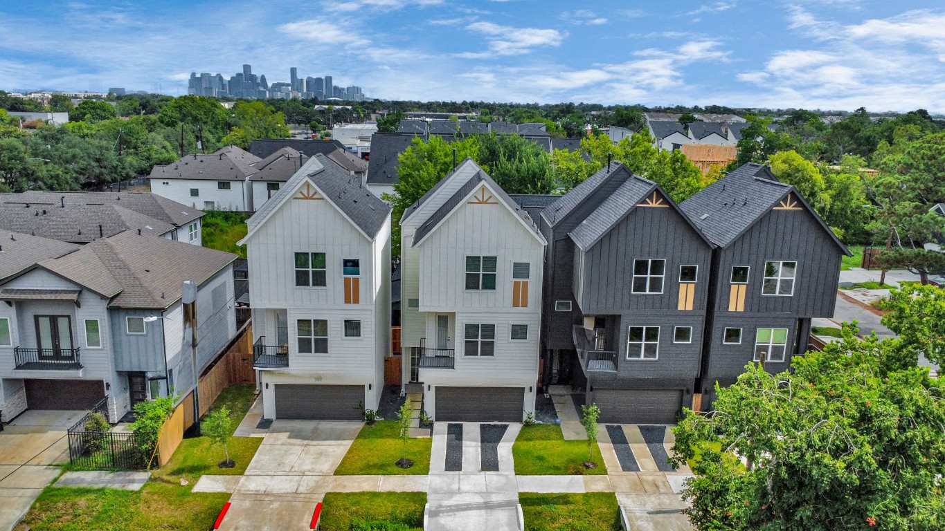 3313 Daphne Street Houston, TX 77021 - Photo 31 of 34 a aerial view of a house with a big yard and potted plants