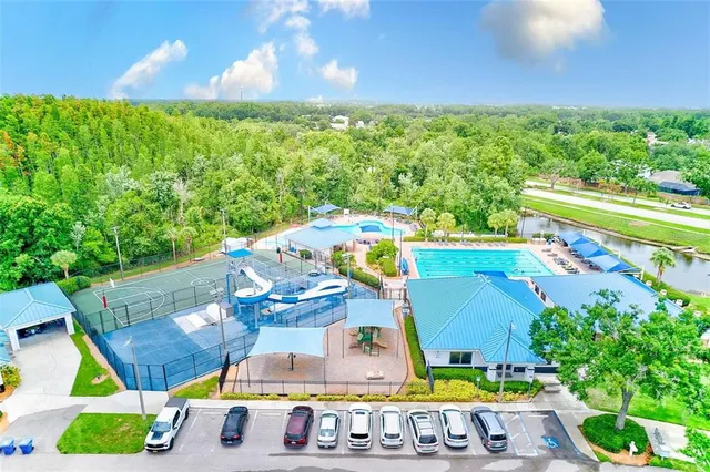 a view of an outdoor space