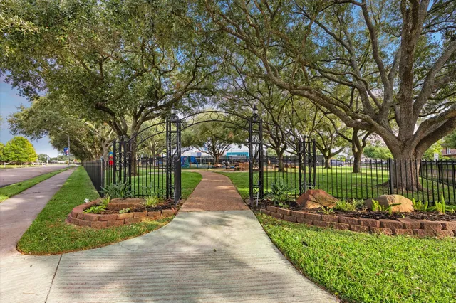 $365,000 | 11726 Dorrance Lane, Meadows Place, TX 77477