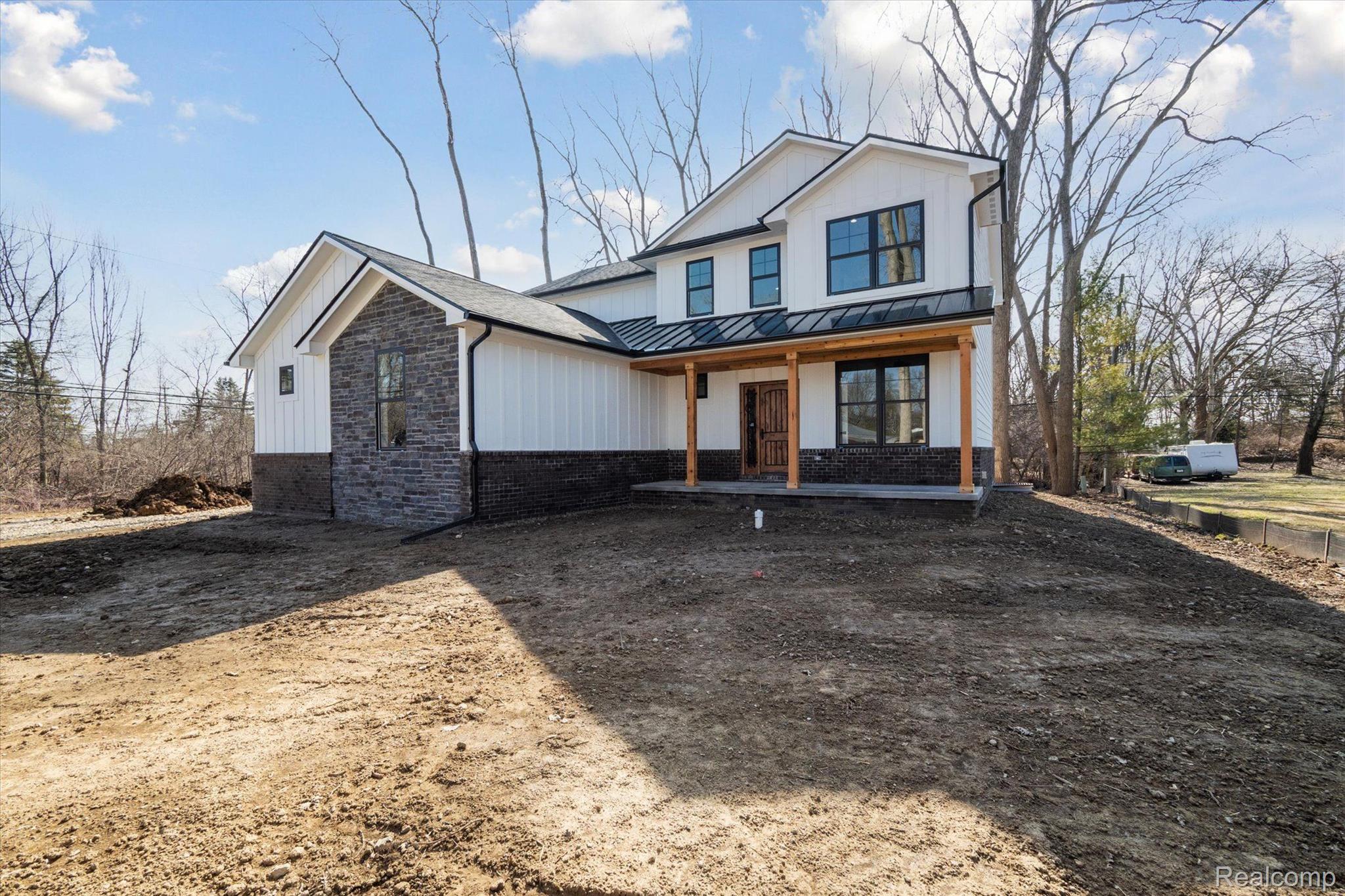 241 Maplehill Road Rochester, MI 48306 - Photo 4 of 46 Gallery Image 4