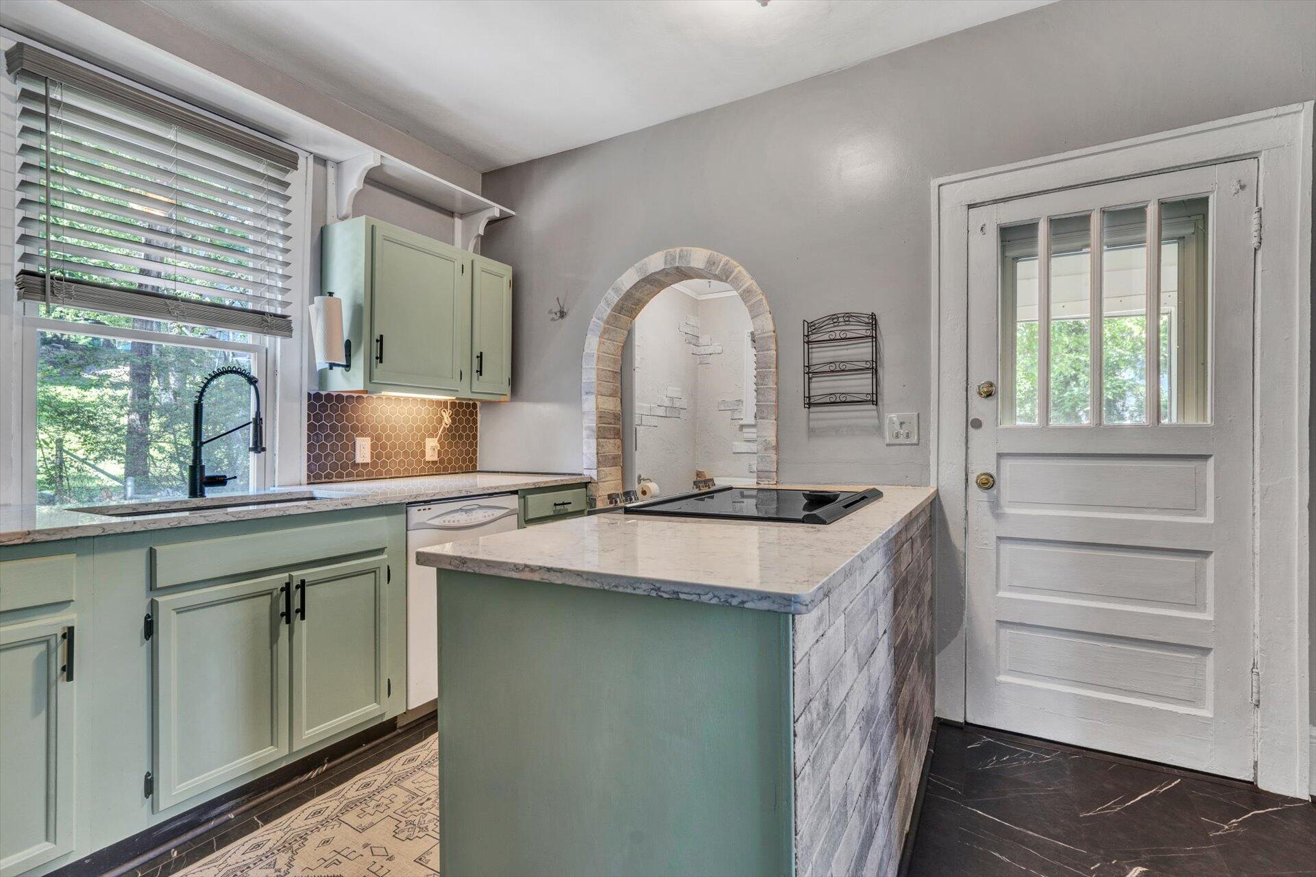 2516 Spring Road Southwest Roanoke, VA 24015 - Photo 11 of 30 11-060120230140