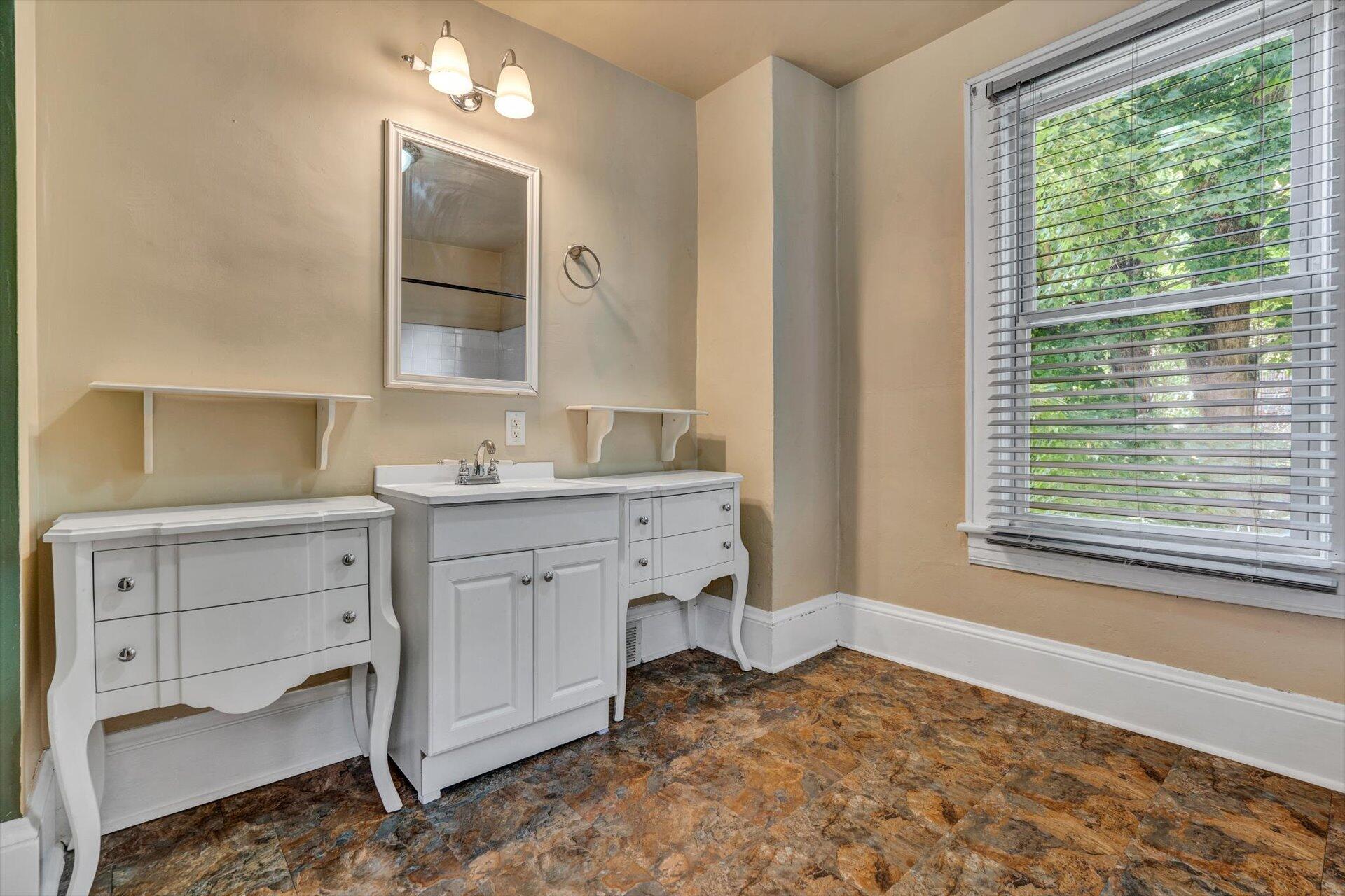 2516 Spring Road Southwest Roanoke, VA 24015 - Photo 16 of 30 17-060120230170