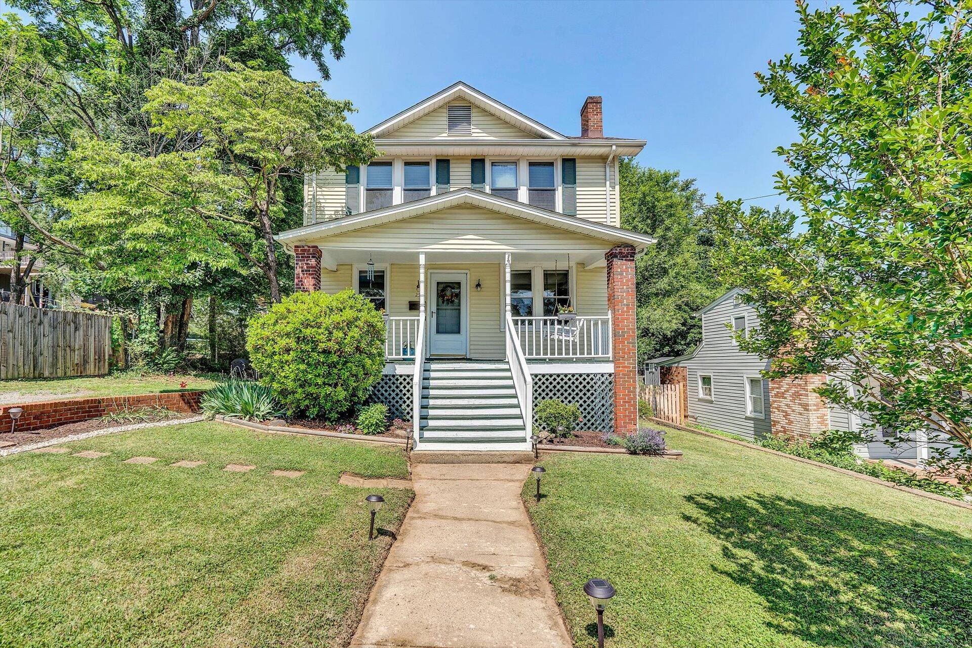 2516 Spring Road Southwest Roanoke, VA 24015 - Photo 3 of 30 03-060120230186