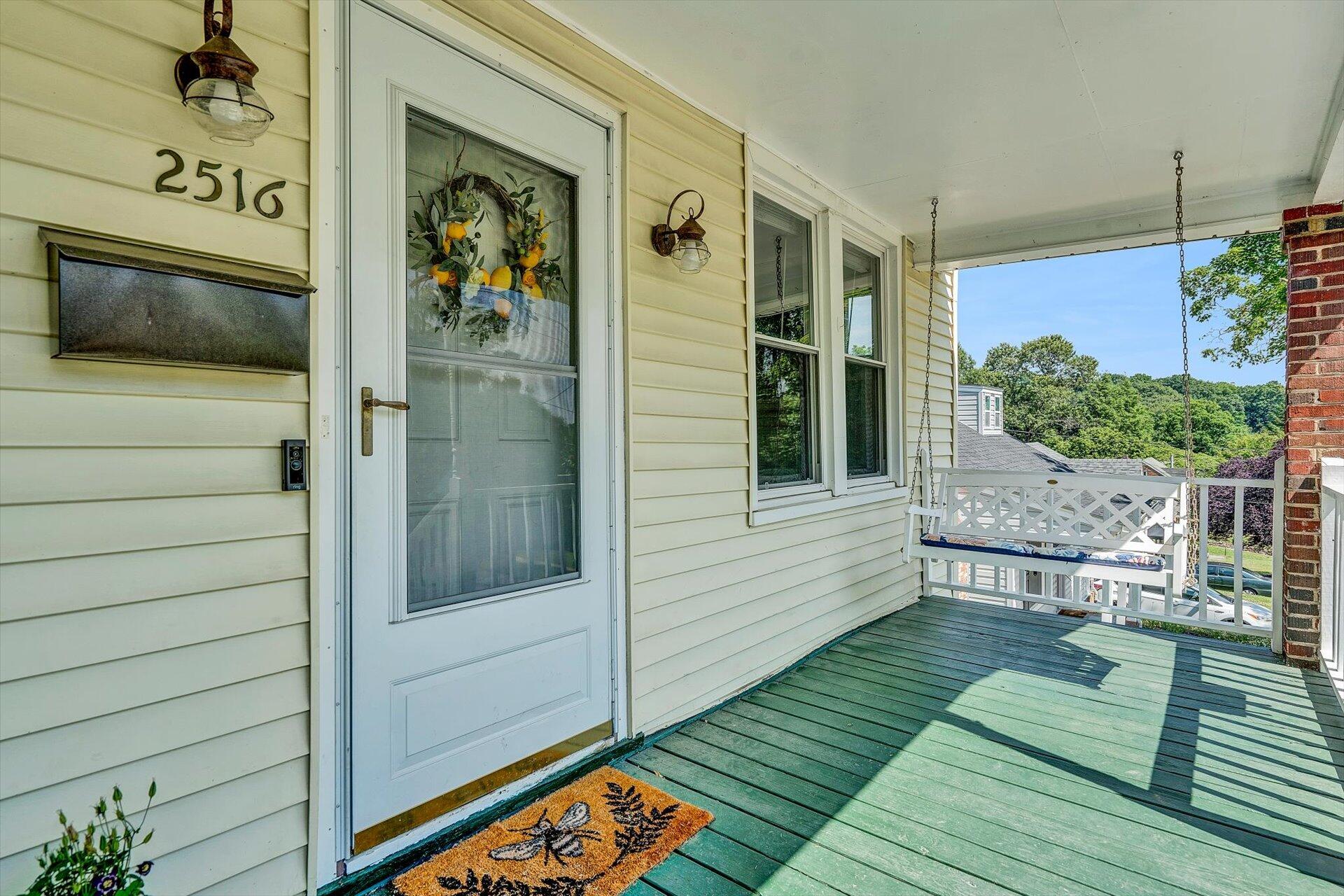 2516 Spring Road Southwest Roanoke, VA 24015 - Photo 4 of 30 04-060120230182