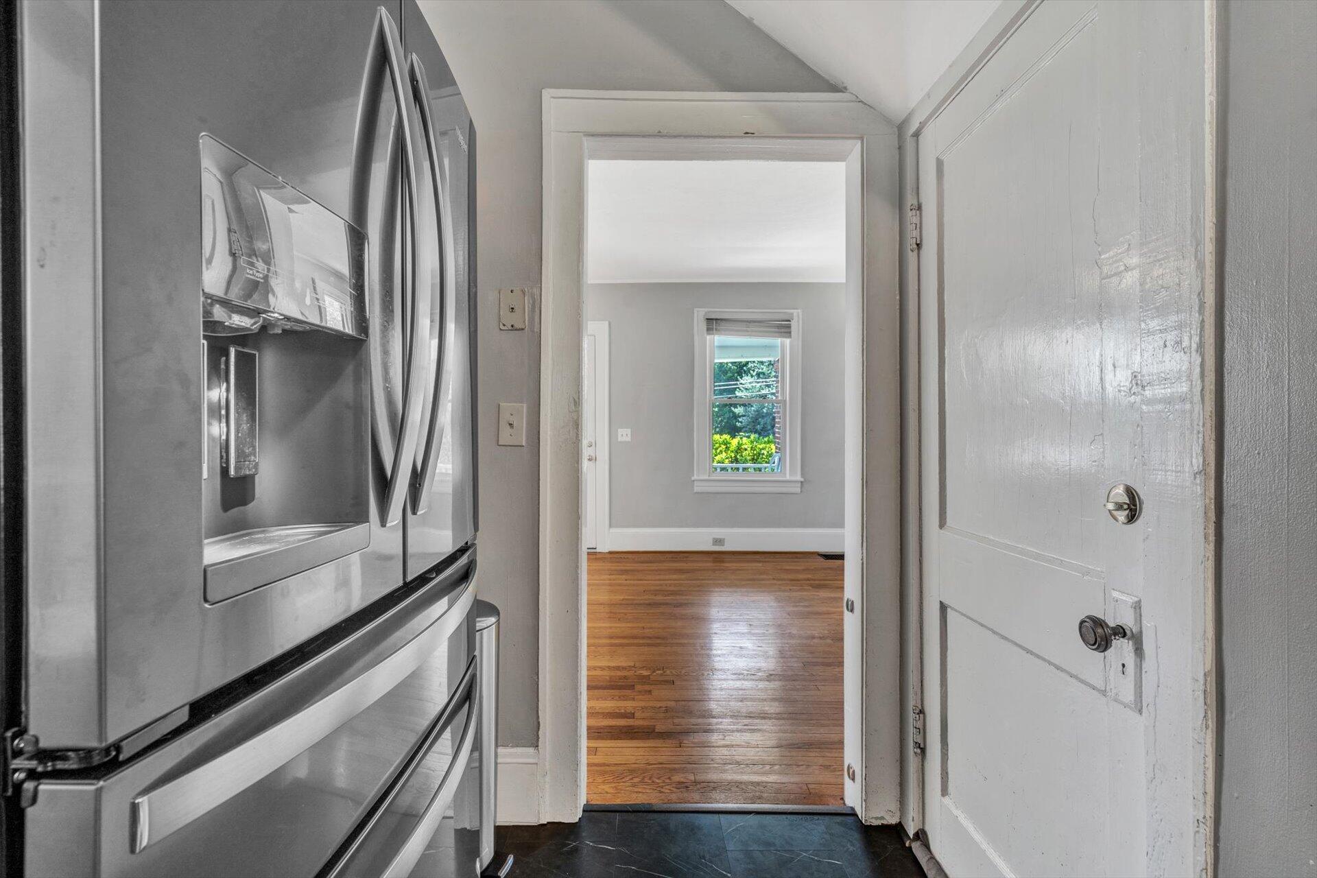 2516 Spring Road Southwest Roanoke, VA 24015 - Photo 10 of 30 10-060120230139